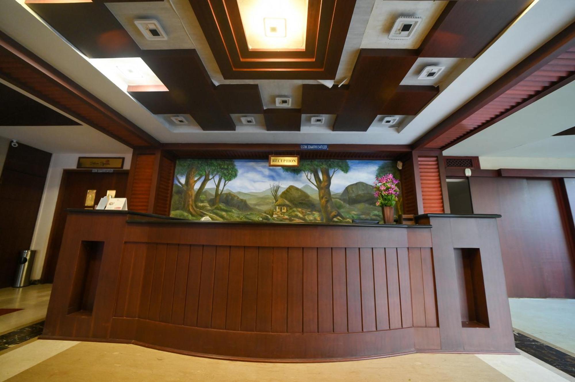 Hotel Sky Park Mattanur Экстерьер фото